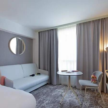 Novotel Pont De L'arc Hotel 4*
