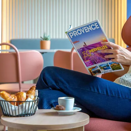 Hotel Novotel Pont De L'arc 4*