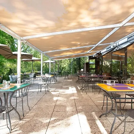 Hotel Novotel Pont De L'arc 4*