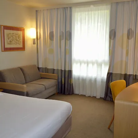 Hotel Novotel Pont De L'arc 4*