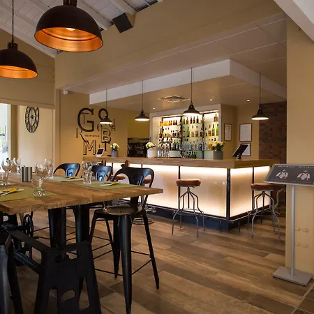 Novotel Pont De L'arc Hotel 4*