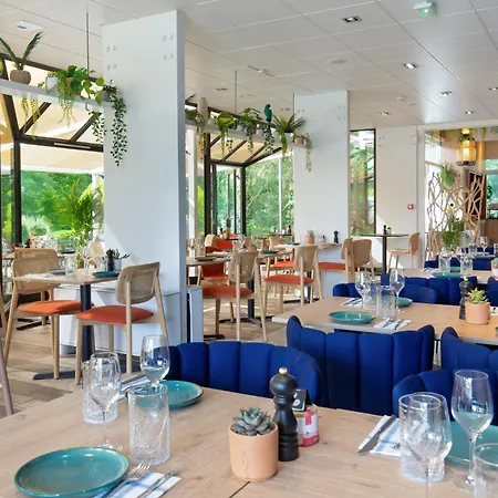 Hotel Novotel Pont De L'arc 4*